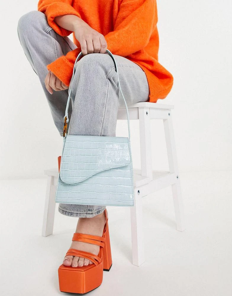 商品ASOS|ASOS DESIGN curved flap shoulder bag with resin in link in blue croc ,价格¥95,第3张图片详细描述