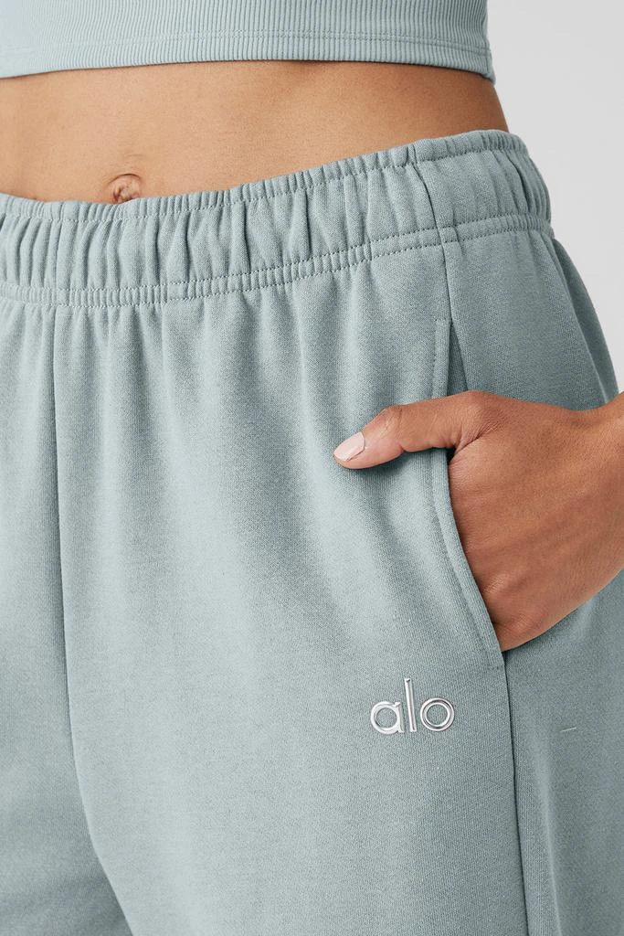 商品Alo|Accolade Sweatpant - Cosmic Grey,价格¥879,第5张图片详细描述