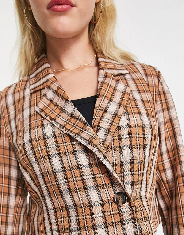 商品VERO MODA|Vero Moda FRSH cropped jacket in tan check,价格¥110,第3张图片详细描述