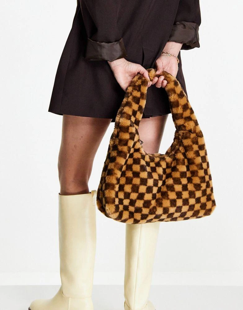 商品Topshop|Topshop checkerboard fur shoulder bag in brown,价格¥126,第3张图片详细描述