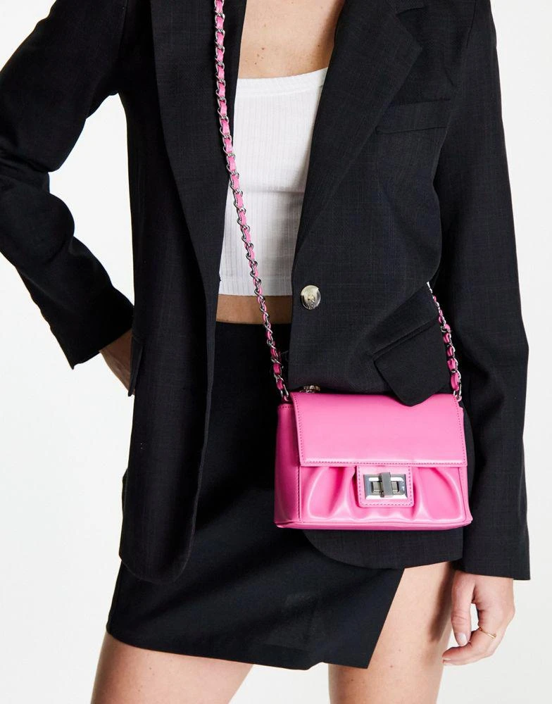商品ASOS|ASOS DESIGN ruched crossed body bag with chain strap in pink,价格¥125,第4张图片详细描述