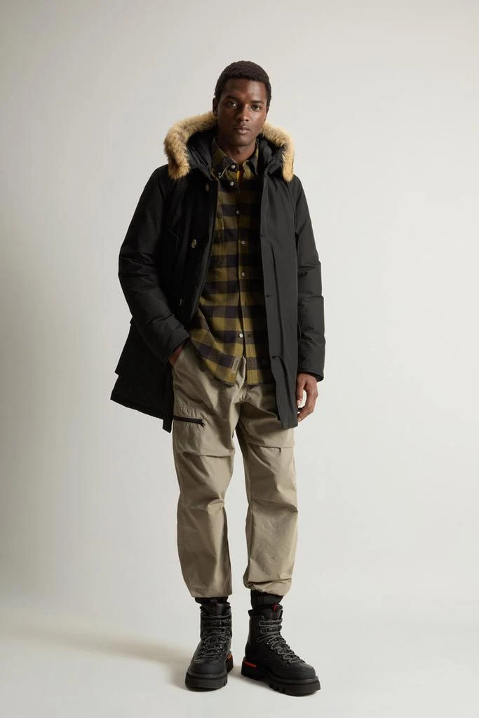 商品Woolrich|Arctic Parka in Ramar Cloth with Detachable Fur Trim - Men - Black,价格¥5788,第2张图片详细描述