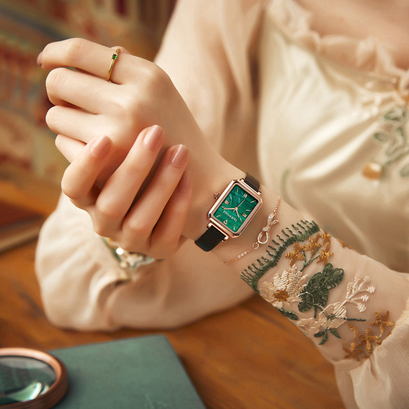 马克华菲爆款防水石英表女 复古时尚商务方形女士手表 小绿表商品第3张图片规格展示