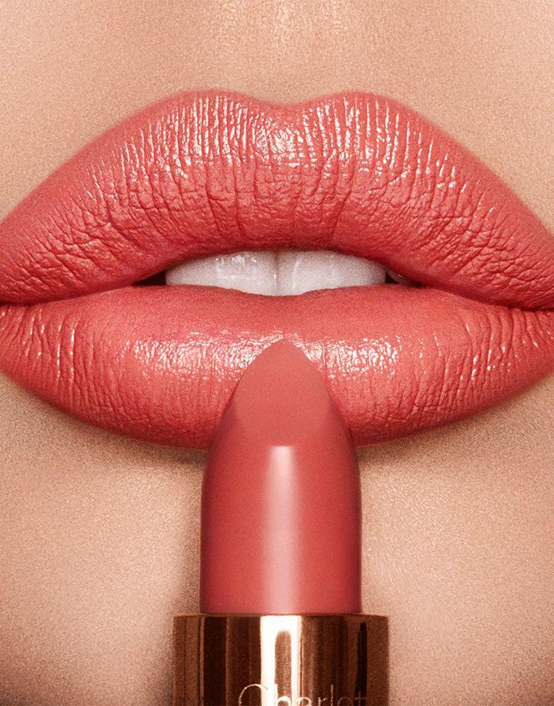 商品Charlotte Tilbury|Charlotte Tilbury K.I.S.S.I.N.G Lipstick - Coral Kiss,价格¥243,第6张图片详细描述