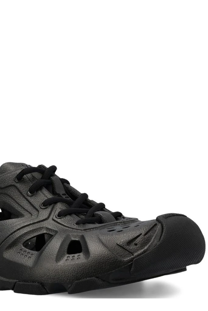 商品Balenciaga|Balenciaga All-Over Cut Out Sneakers,价格¥2251,第4张图片详细描述