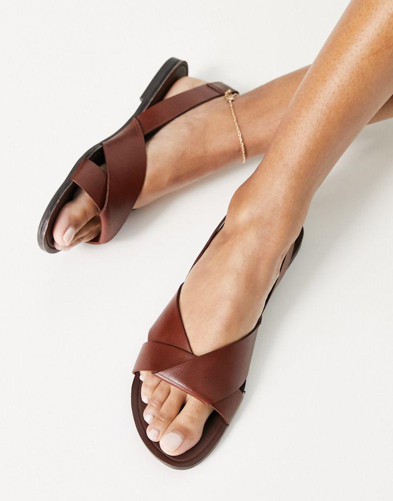 Vagabond Tia flat sandals in cognac leather商品第1张图片规格展示