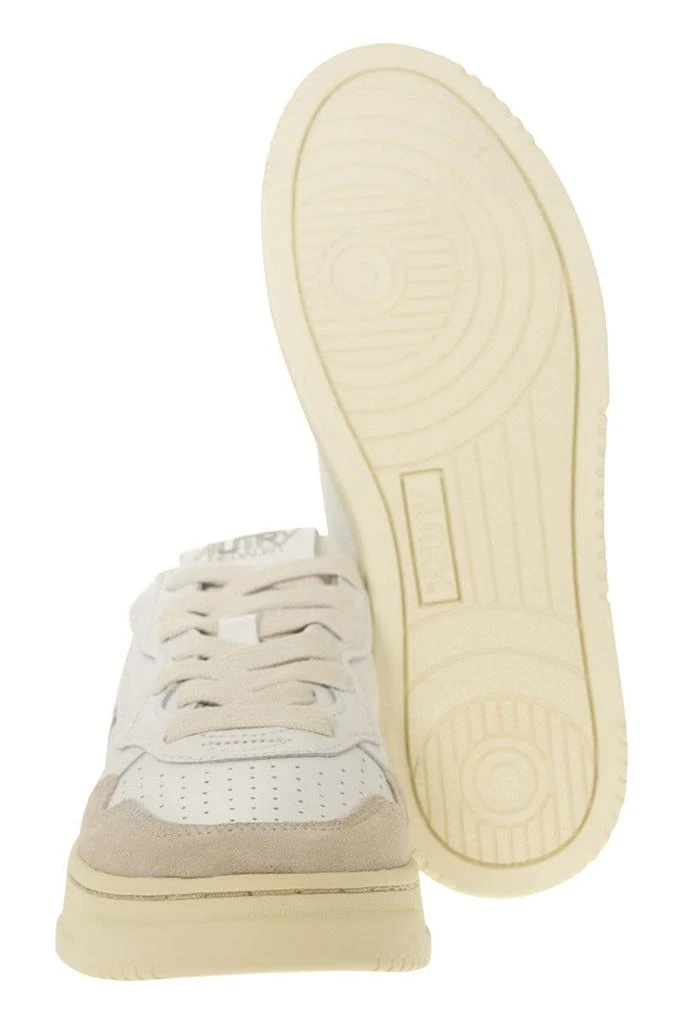 商品Autry|AUTRY MEDALIST LOW - Leather and Suede Sneakers,价格¥1298,第5张图片详细描述