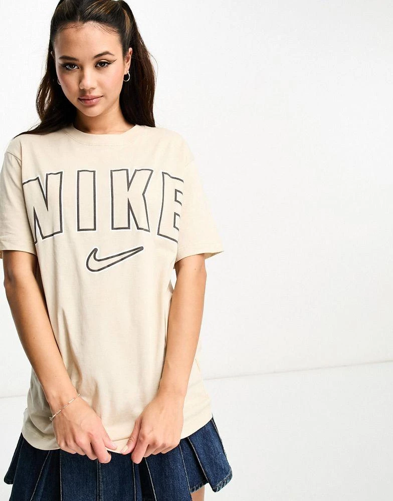 商品NIKE|Nike varsity boyfriend t-shirt in sanddrift beige,价格¥397,第3张图片详细描述