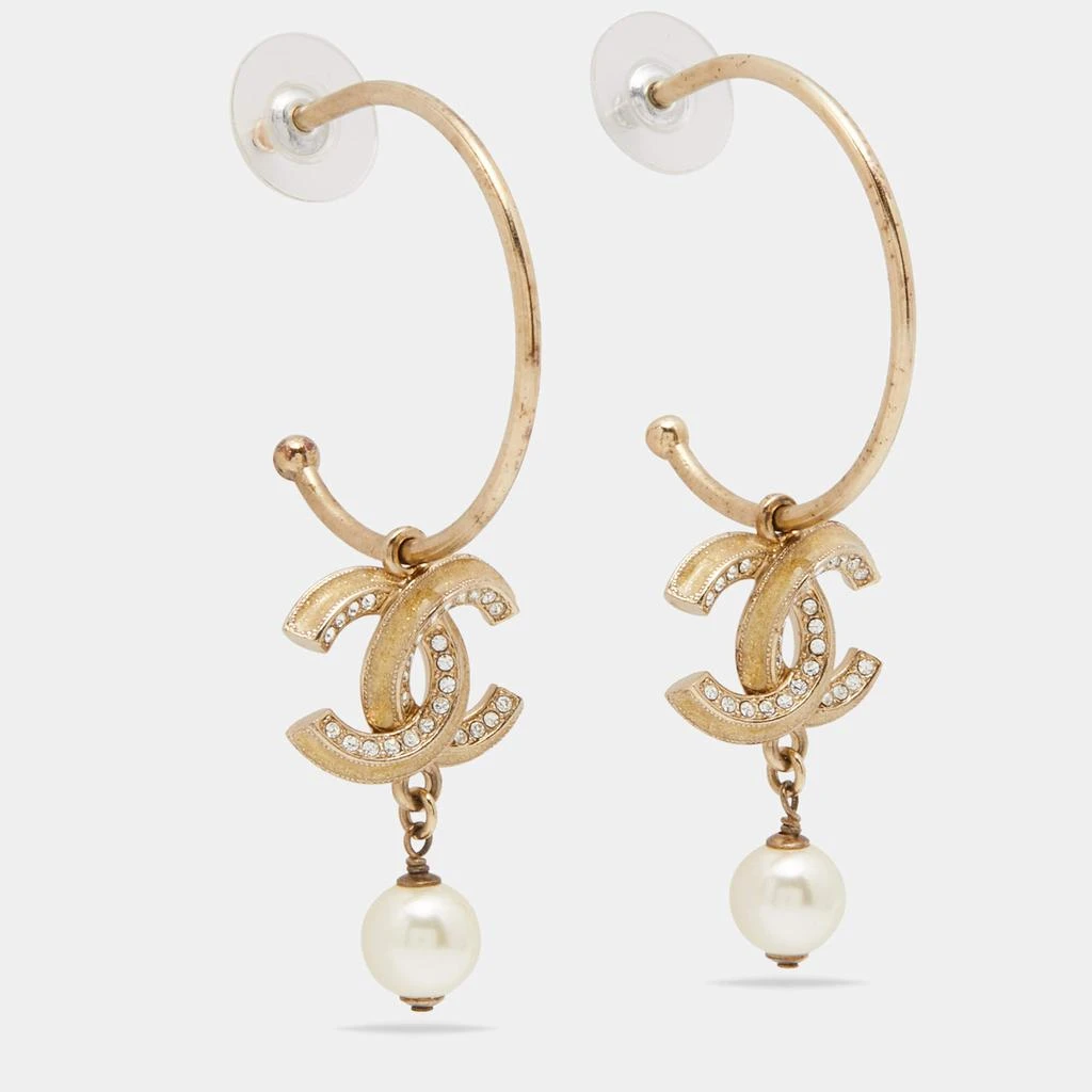 商品[二手商品] Chanel|Chanel Gold Tone Crystal & Enamel CC Faux Pearl Drop Hoop Earrings,价格¥4997,第2张图片详细描述