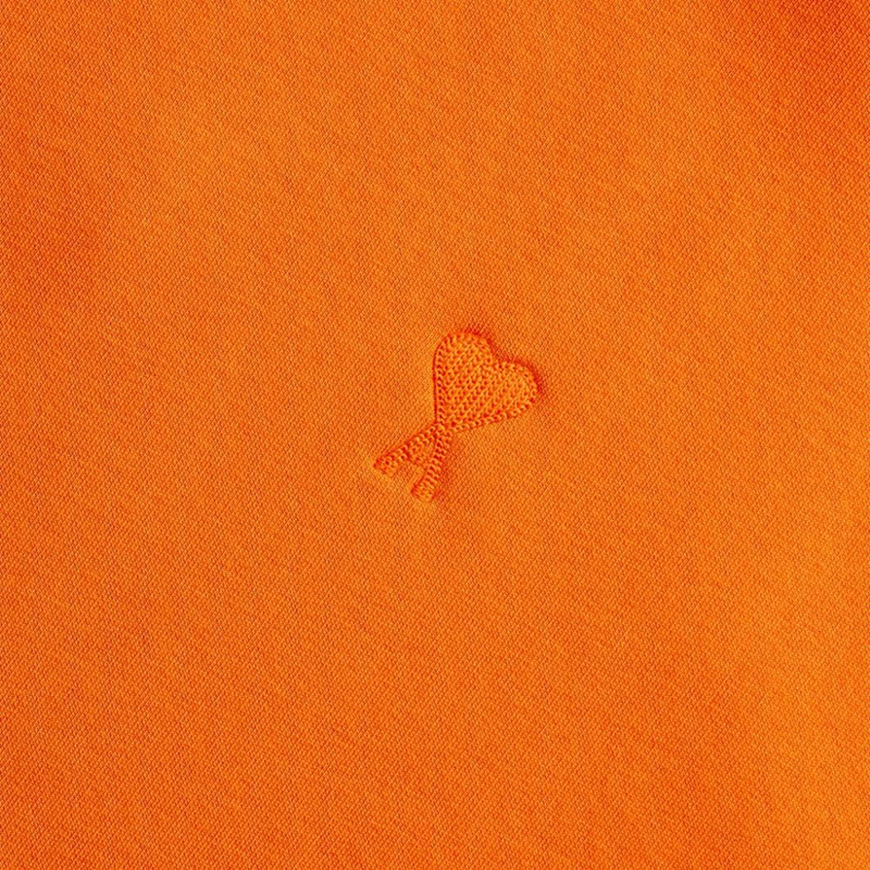Ami 22年秋冬新款 男士橙色系爱心刺绣无帽卫衣USW012.740800商品第2张图片规格展示