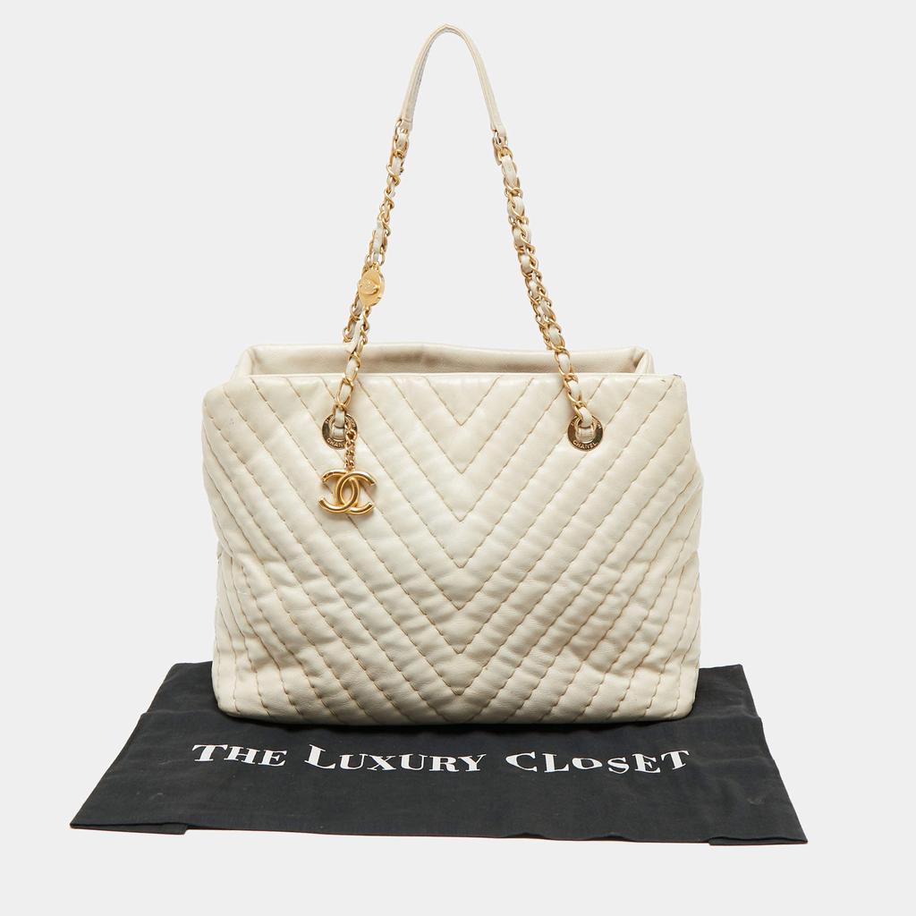 Chanel White Iridescent Chevron Quilted Leather Large Surpique Tote商品第10张图片规格展示