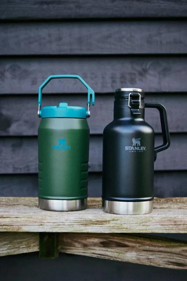 商品Stanley|Stanley 64 oz Easy-Pour Growler Water Bottle,价格¥426,第5张图片详细描述