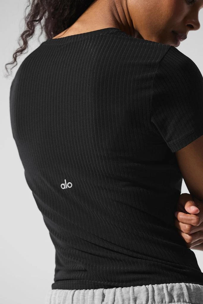 商品Alo|Ribbed Sea Coast Tee - Black,价格¥452,第4张图片详细描述