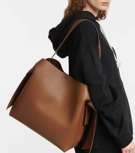 商品Acne Studios|Musubi Medium leather shoulder bag,价格¥15539,第2张图片详细描述