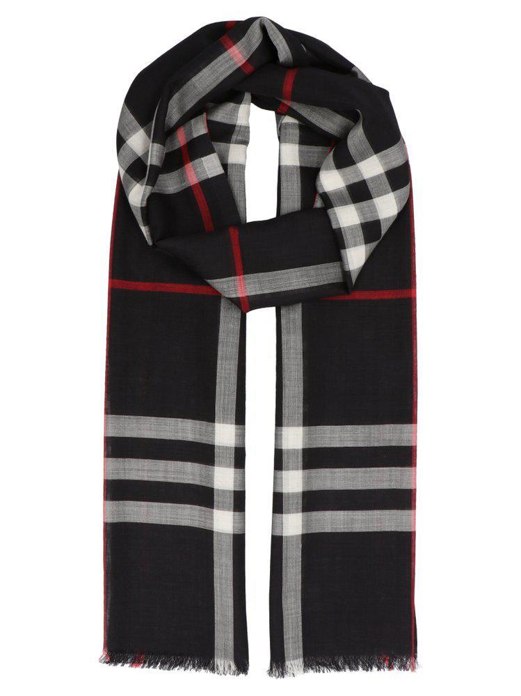 商品Burberry|Burberry Lightweight Checked Scarf,价格¥2200,第1张图片