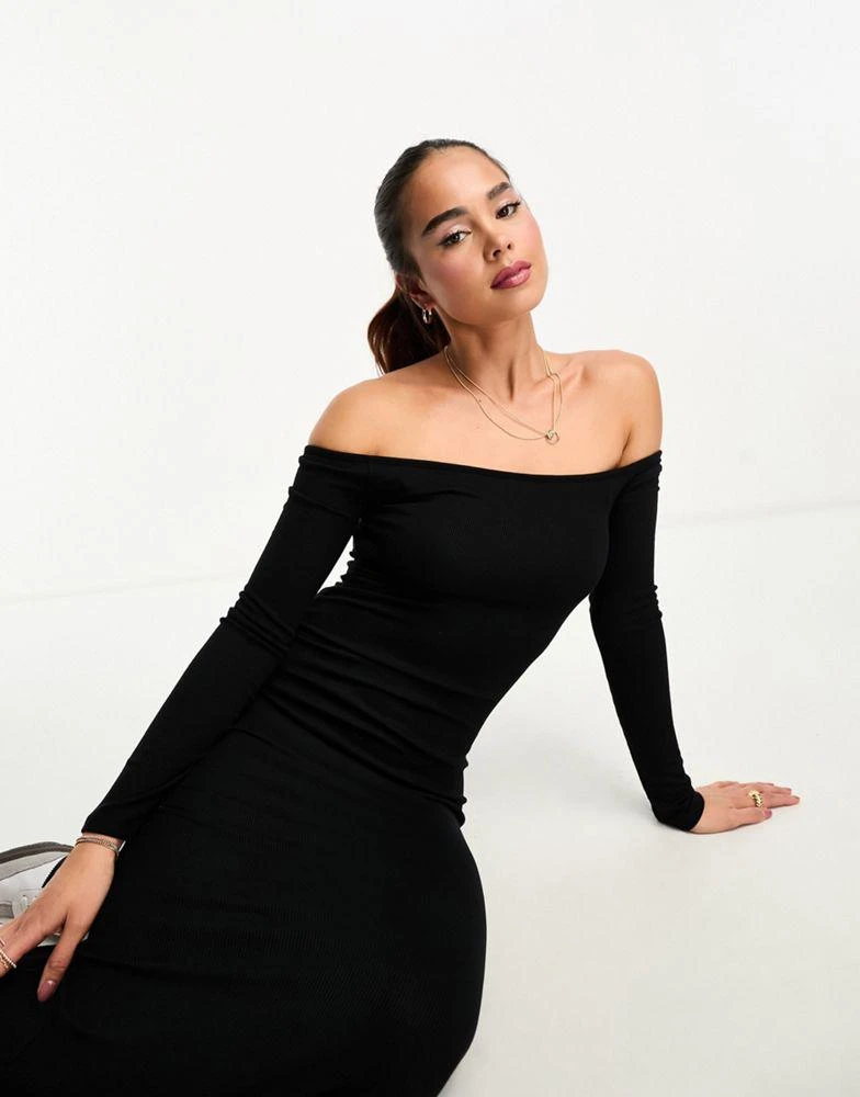 商品Bershka|Bershka off the shoulder long sleeve shaping maxi dress in black,价格¥213,第2张图片详细描述