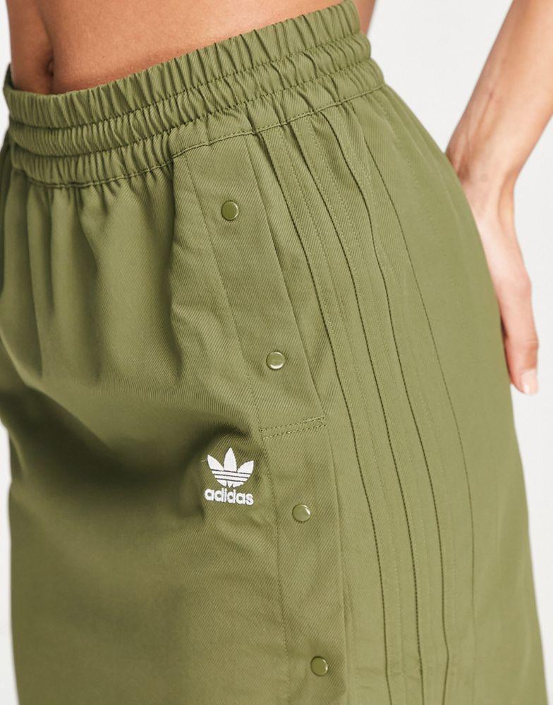 adidas Originals mini skirt with popper detail in khaki商品第3张图片规格展示