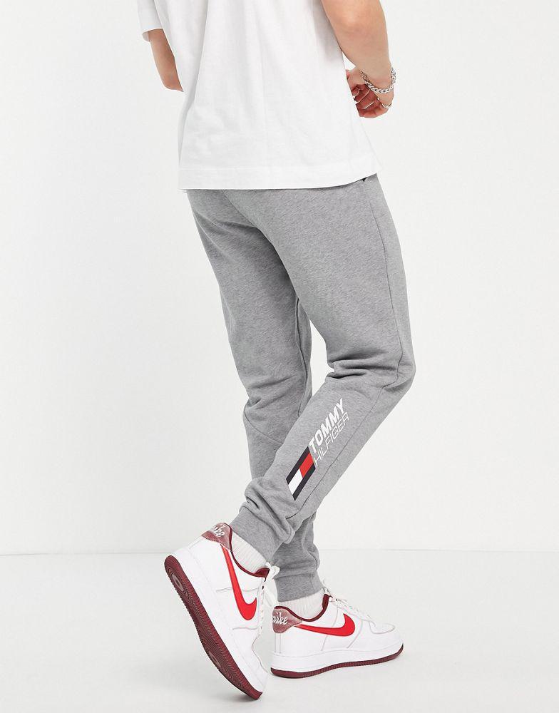 商品Tommy Hilfiger|Tommy Hilfiger Performance essentials logo cuffed joggers in grey marl,价格¥797,第5张图片详细描述