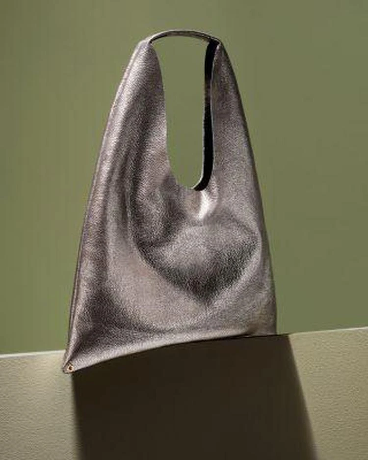 Medium Leather Triangle Hobo 商品