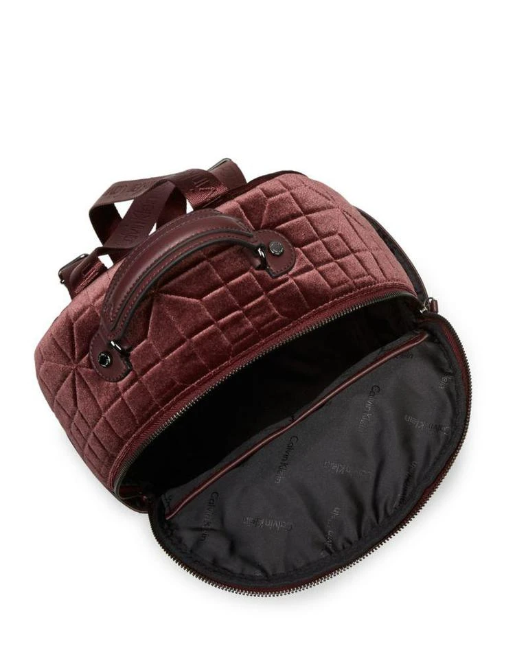 商品Calvin Klein|Quilted Velvet Backpack,价格¥535,第3张图片详细描述