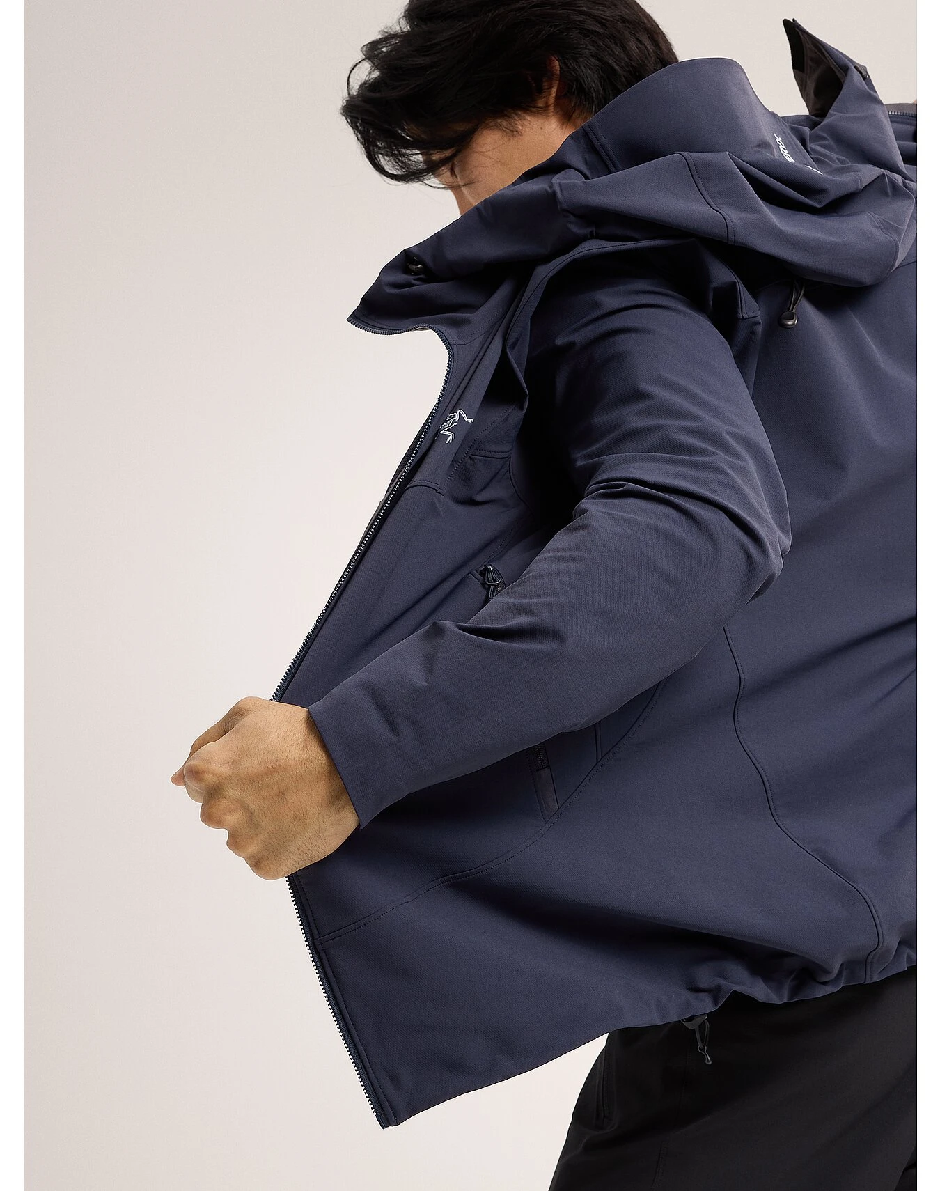 商品Arc'teryx|Arc'teryx 男士户外软壳衣 X000007465BLACKSAPPHIRE 花色,价格¥2490,第5张图片详细描述