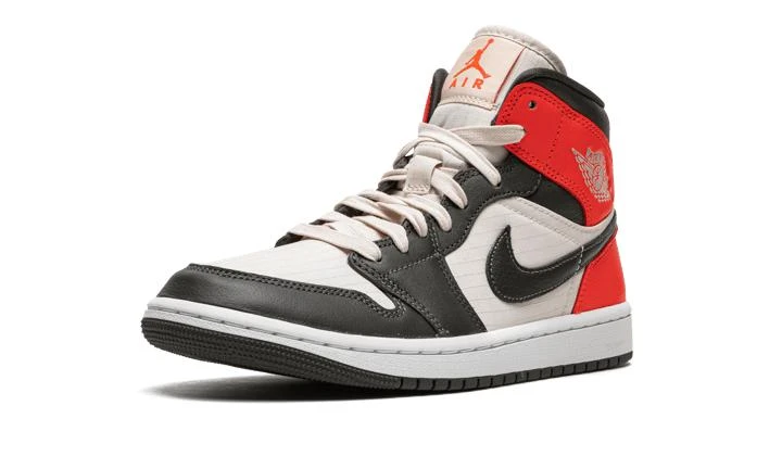 商品Jordan|WMNS Air Jordan 1 Mid SE,价格¥964-¥1383,第5张图片详细描述