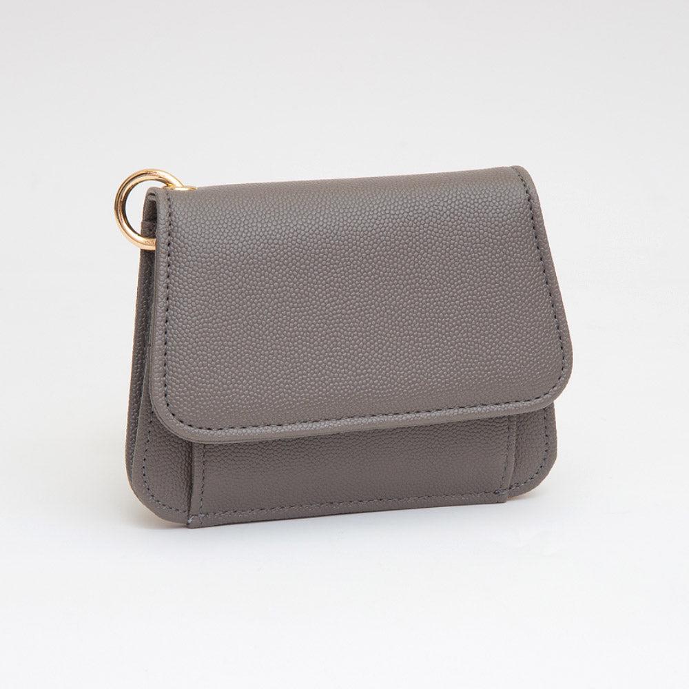 Porte-cartes compact en similicuir grainé avec breloque pour sac image 2