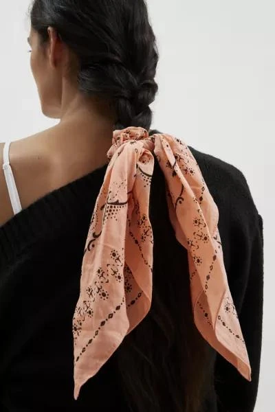 商品Urban Outfitters|Bandana Handkerchief Scrunchie,价格¥75,第1张图片