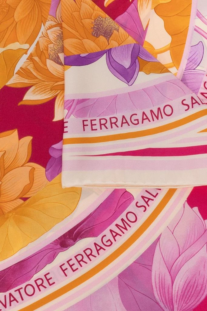 商品Salvatore Ferragamo|Salvatore Ferragamo Floral Printed Scarf,价格¥1767,第3张图片详细描述