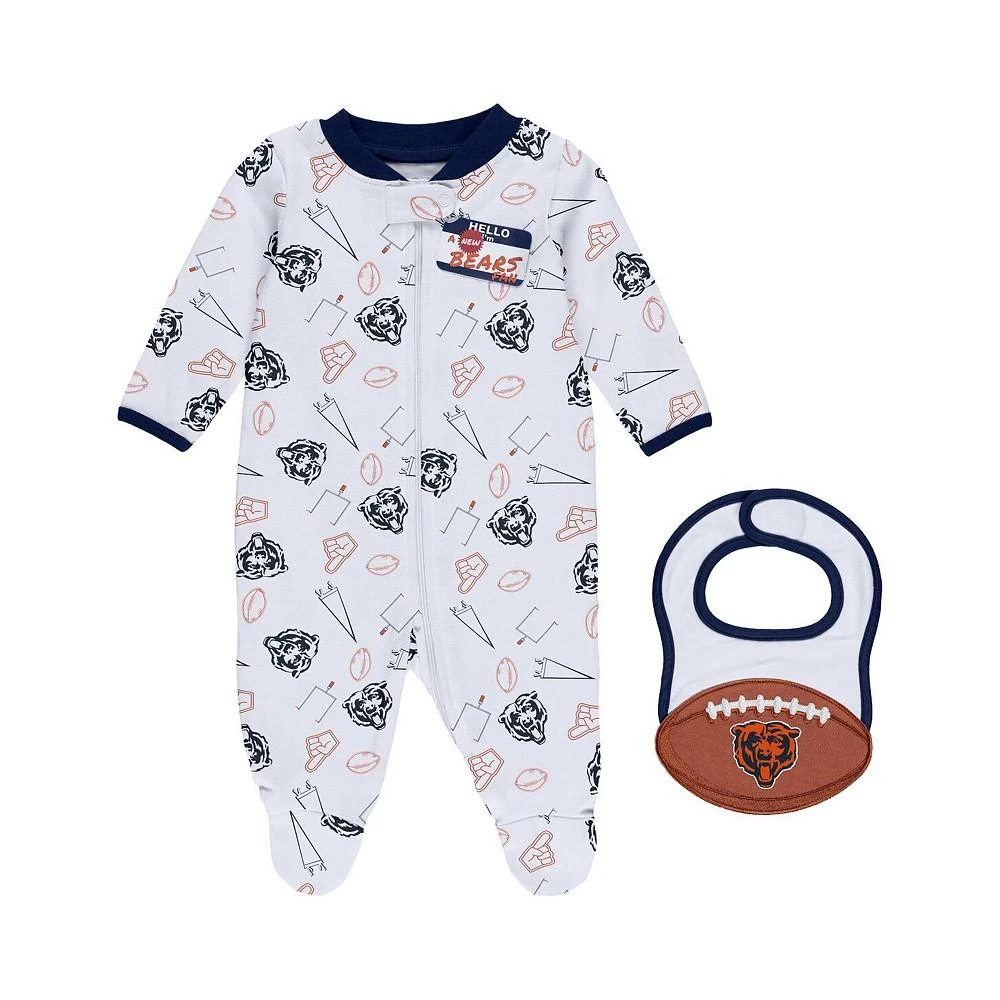 商品WEAR by Erin Andrews|Baby Boys and Girls White Chicago Bears Sleep and Play Full-Zip Sleeper and Bib Set,价格¥225,第1张图片