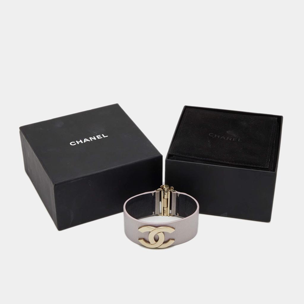 Chanel Metallic Lavender Gold Tone Wrap Cuff Bracelet商品第5张图片规格展示
