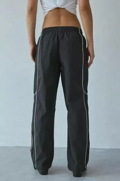 商品BDG|BDG Jess Nylon Track Pant,价格¥370,第5张图片详细描述