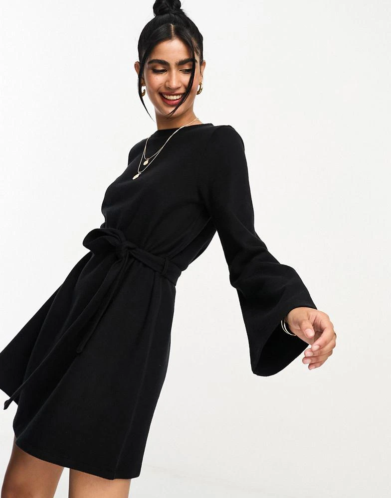 商品ASOS|ASOS DESIGN supersoft flare sleeve jumper swing mini dress with belt in black,价格¥245,第1张图片