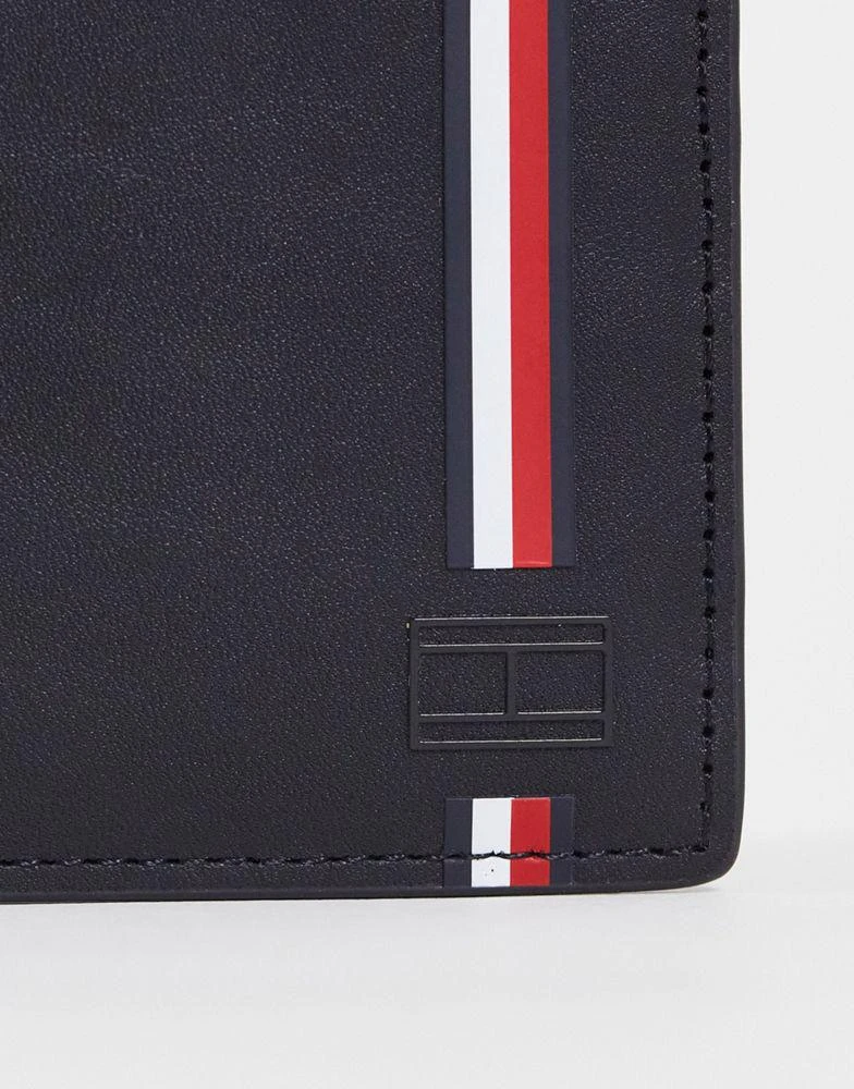 商品Tommy Hilfiger|Tommy Hilfiger urban commuter wallet with flag stripe in black,价格¥430,第3张图片详细描述