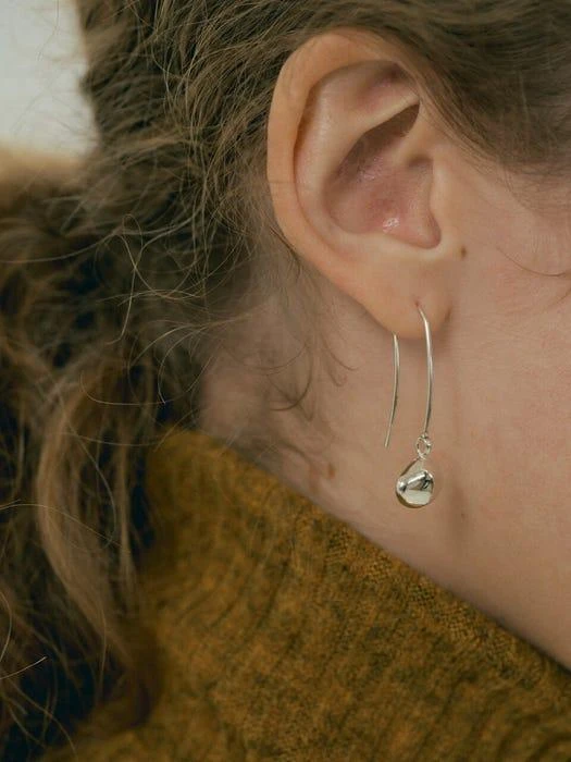 商品MATIAS|Bottle Hook Earrings - Silver,价格¥982,第1张图片