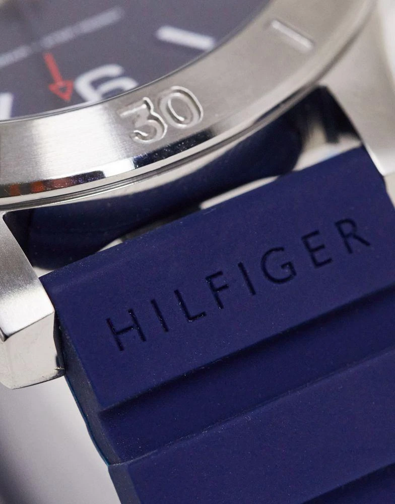 商品Tommy Hilfiger|Tommy Hilfiger silicone strap watch in navy,价格¥1270,第4张图片详细描述