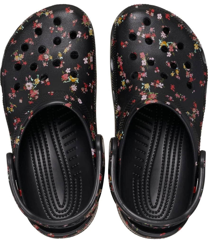 商品Crocs|Classic Clog - Seasonal Graphic,价格¥251,第2张图片详细描述