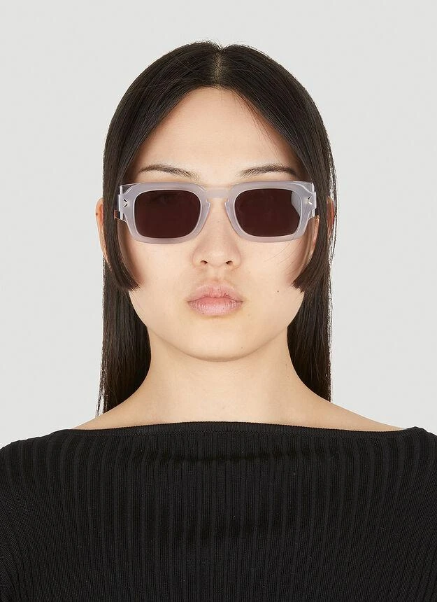 商品Alexander McQueen|Striae Sunglasses in White,价格¥523,第2张图片详细描述