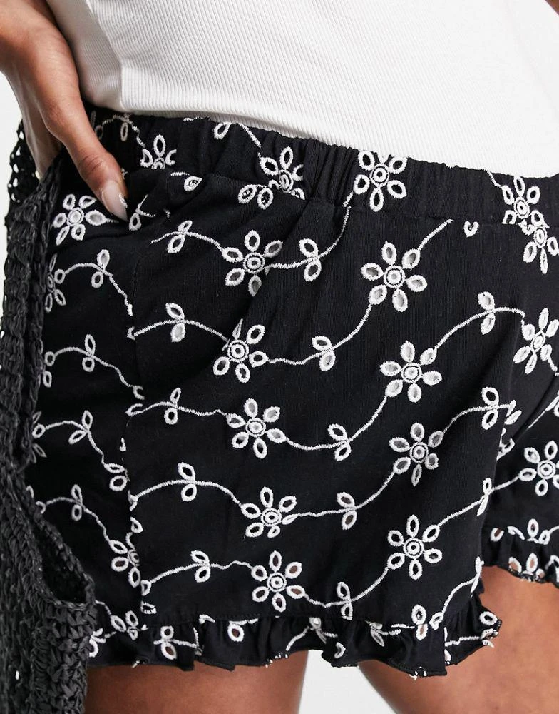 商品ASOS|ASOS DESIGN Maternity broderie short with ruffle hem and tie waist in black and white,价格¥87,第2张图片详细描述