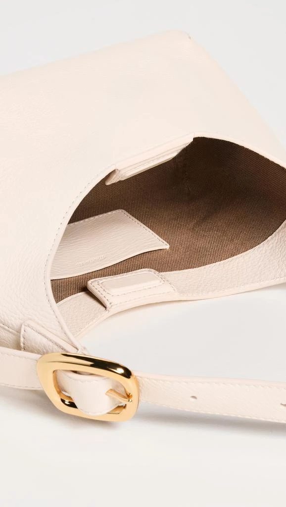 商品Madewell|Puffy Buckle Shoulder Bag,价格¥1194,第5张图片详细描述