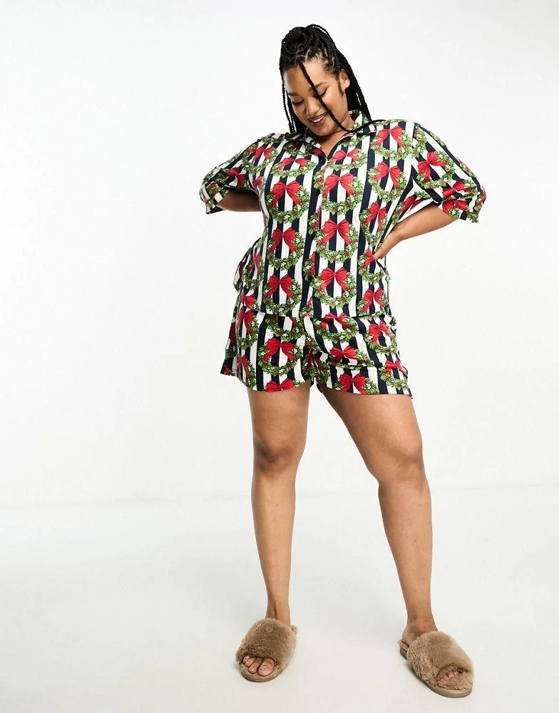 商品Chelsea Peers|Chelsea Peers Plus Christmas wreath short pyjama set in navy stripe,价格¥217,第4张图片详细描述