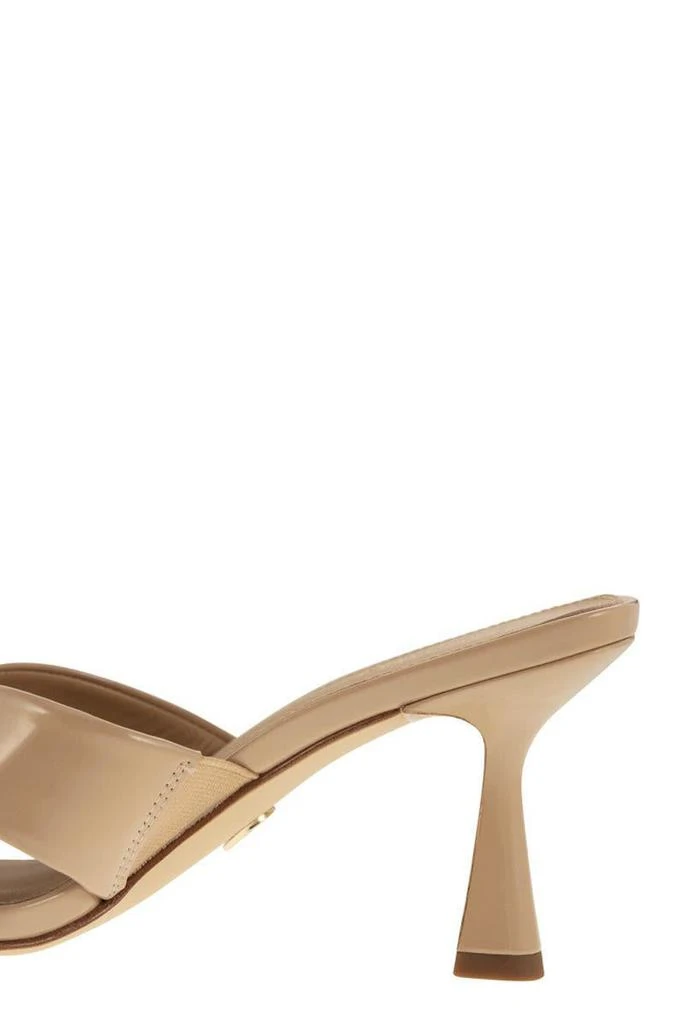 MICHAEL KORS Clara shiny leather sabot 商品