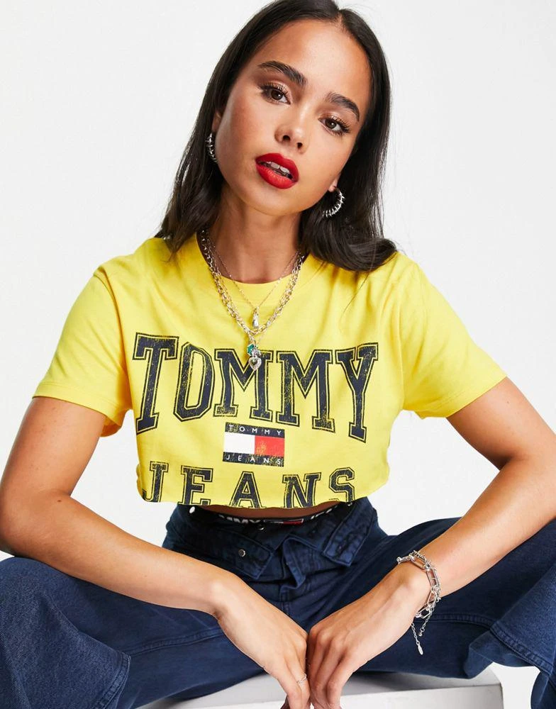 商品Tommy Jeans|Tommy Jeans x ASOS exclusive collab cropped logo t-shirt in yellow,价格¥289,第1张图片