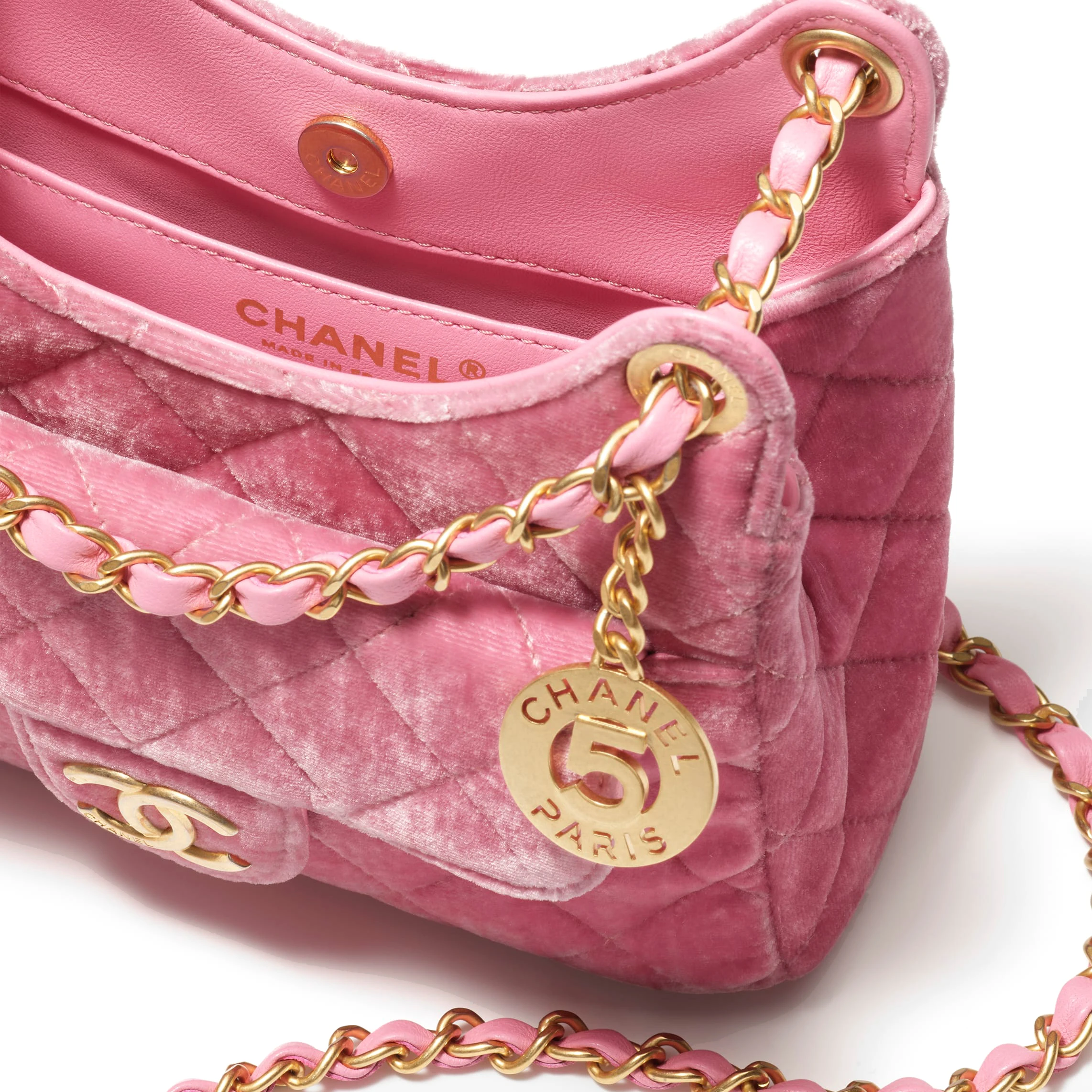 商品[国内直发] Chanel|香奈儿 23B 金扣菱格纹 天鹅绒 流浪包单肩斜挎包 小号 女款 粉色,价格¥45605,第5张图片详细描述