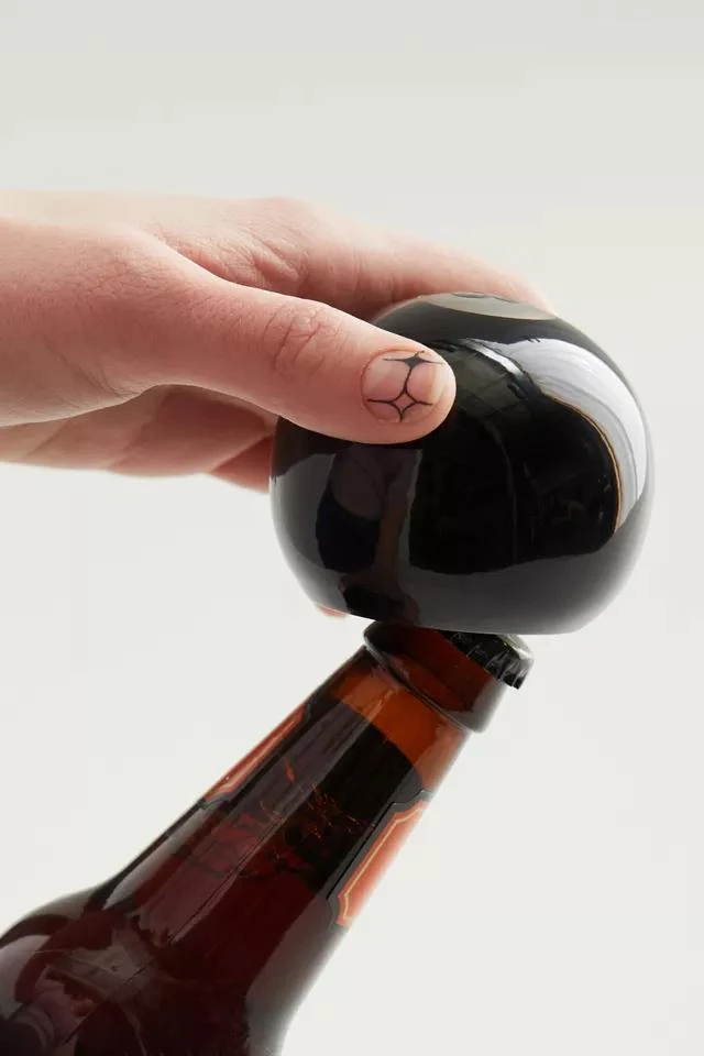 商品Urban Outfitters|Pool Ball Bottle Opener,价格¥90,第4张图片详细描述