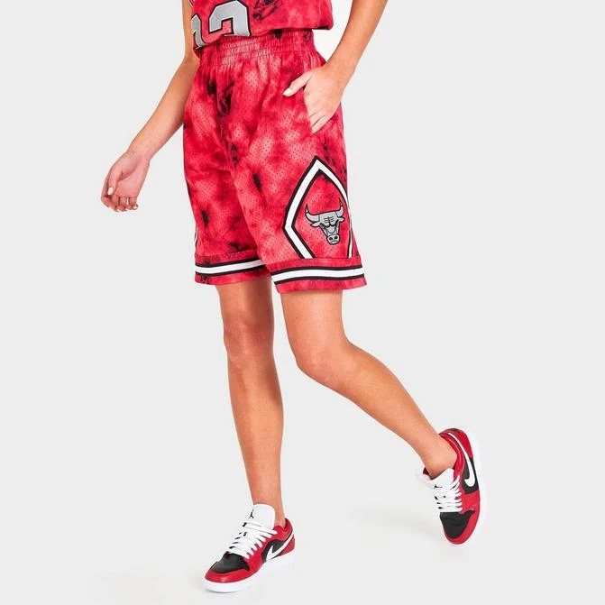 商品Mitchell and Ness|Women's Mitchell & Ness Chicago Bulls NBA Galaxy Hardwood Classics Basketball Shorts,价格¥187,第1张图片