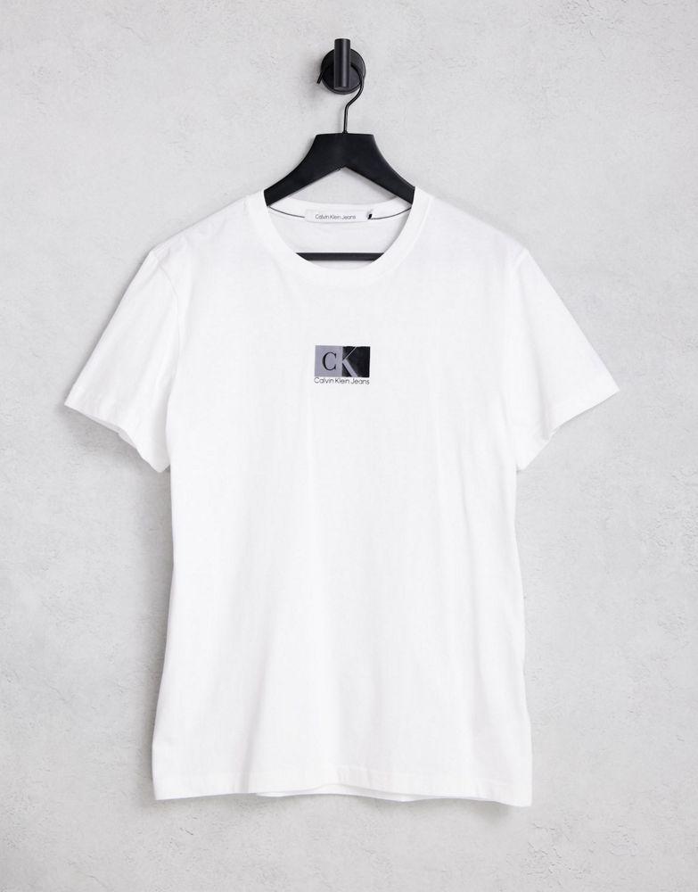 Calvin Klein Jeans small center box logo t-shirt in white商品第1张图片规格展示