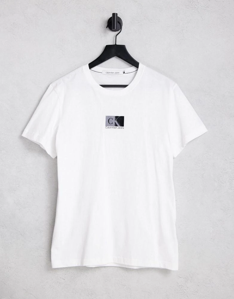 商品Calvin Klein|Calvin Klein Jeans small center box logo t-shirt in white,价格¥172,第1张图片