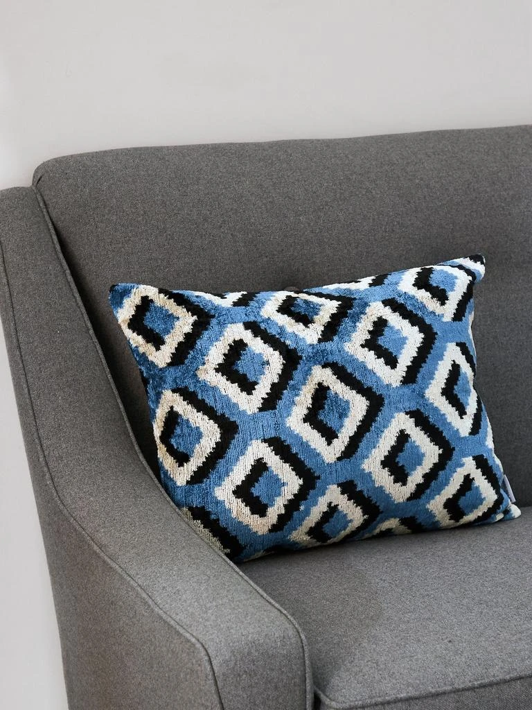 商品Les Ottomans|Ikat silk-velvet cushion,价格¥1180,第2张图片详细描述