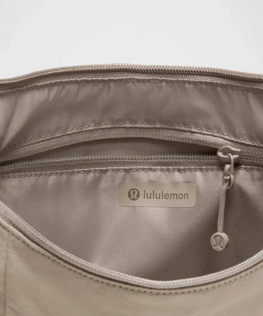 Slouchy Sling Bag 6L 商品